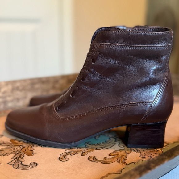 Classic Elements Brown Leather Booties, Women’s Sz 6 - Picture 5 of 13